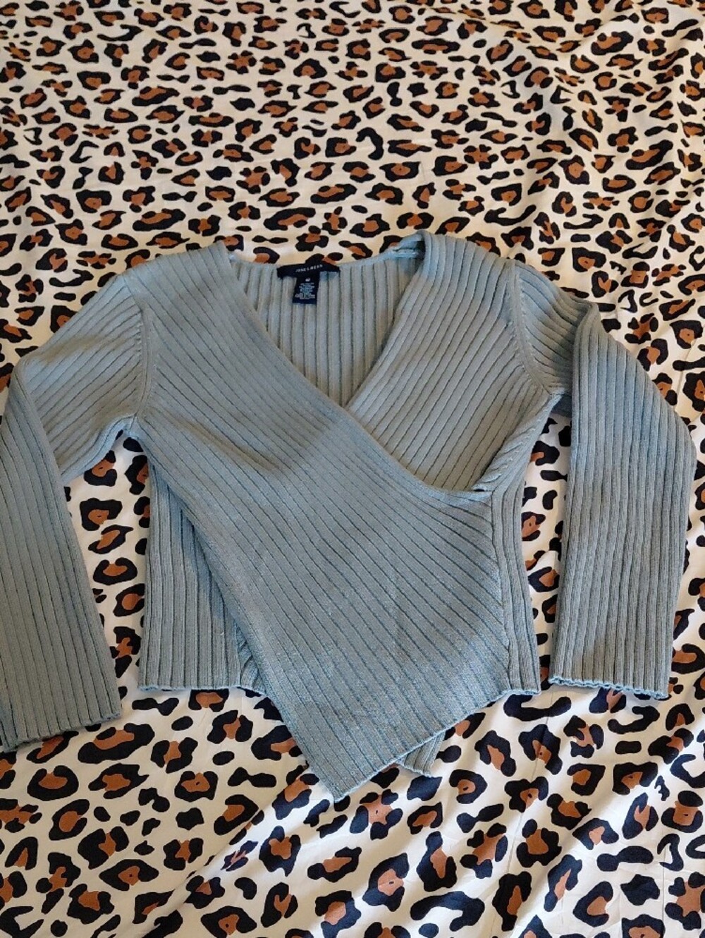 Jones Wear Light Gray Ribbed Wrap V-Neck Sweater